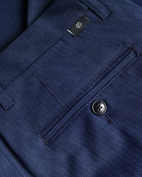 <P>Irvine Slim Fit Smart Chino</P>